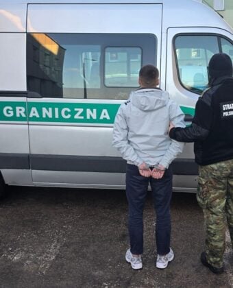 Zatrzymano pasażera z kokainą, gotówką i fałszywym dokumentem /strazgraniczna.pl/