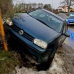 Porzucił żonę i 5-letnie dziecko w rozbitym pojeździe