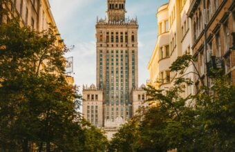 Produkcja usług w grudniu 2025 r.: Znaczący wzrost o 9% rok do roku